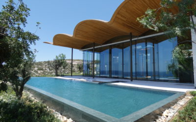 Freigeformtes Wellendach imitiert das Meer